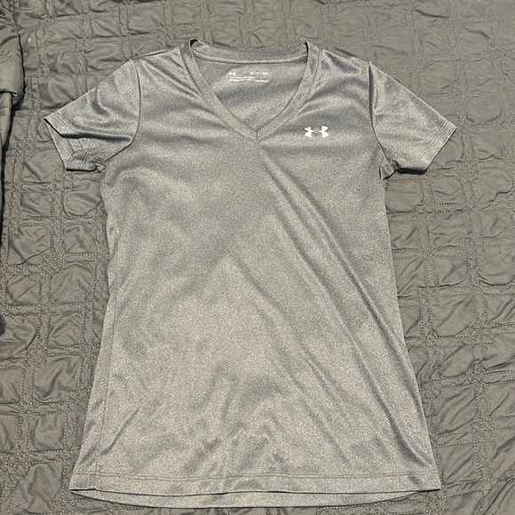 Under Armour Tops - 𝅺gray under armor, active T-shirt xs